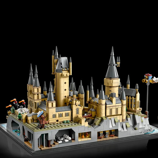 The Castle and the Hogwarts Grounds (2660 pieces)