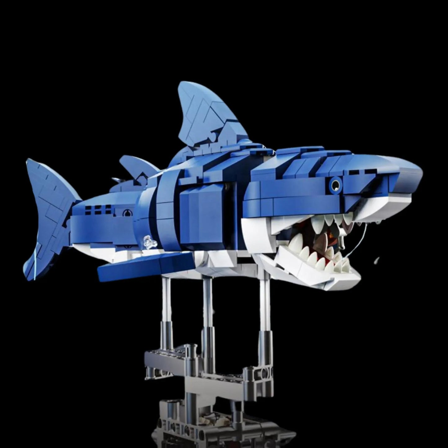 Mechanical Shark with Lights (687 pieces)