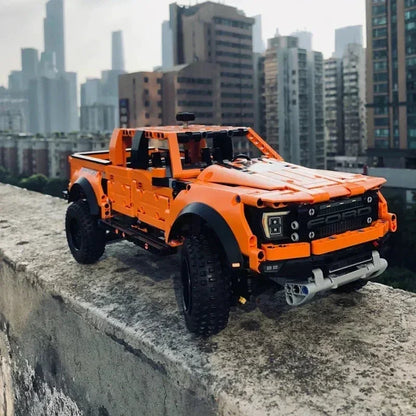 Ford F-150 Raptor (1379 pieces)