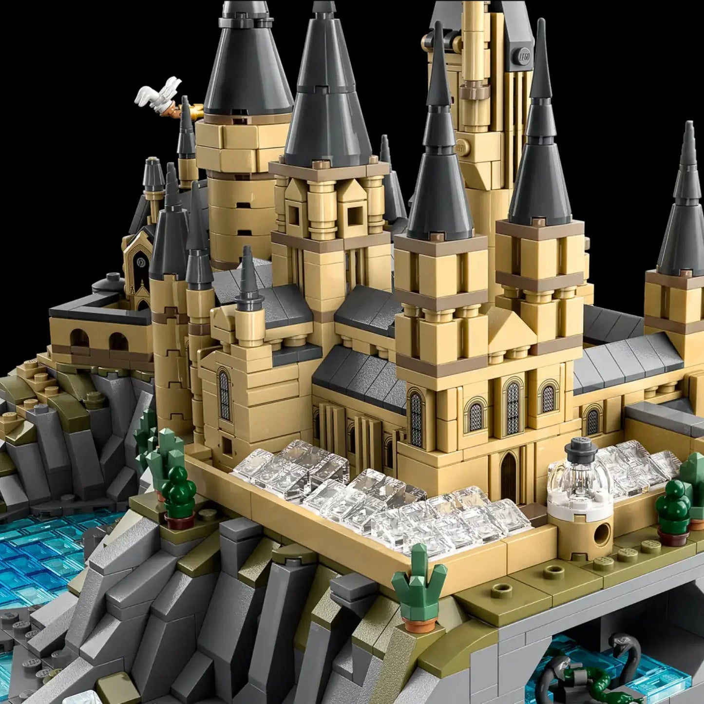 The Castle and the Hogwarts Grounds (2660 pieces)