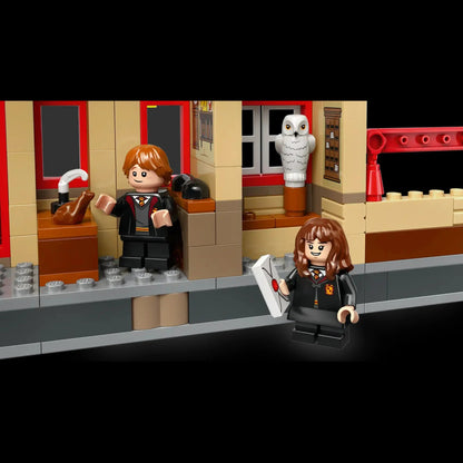 The Hogwarts Express and Hogsmeade Station (1074 pieces)