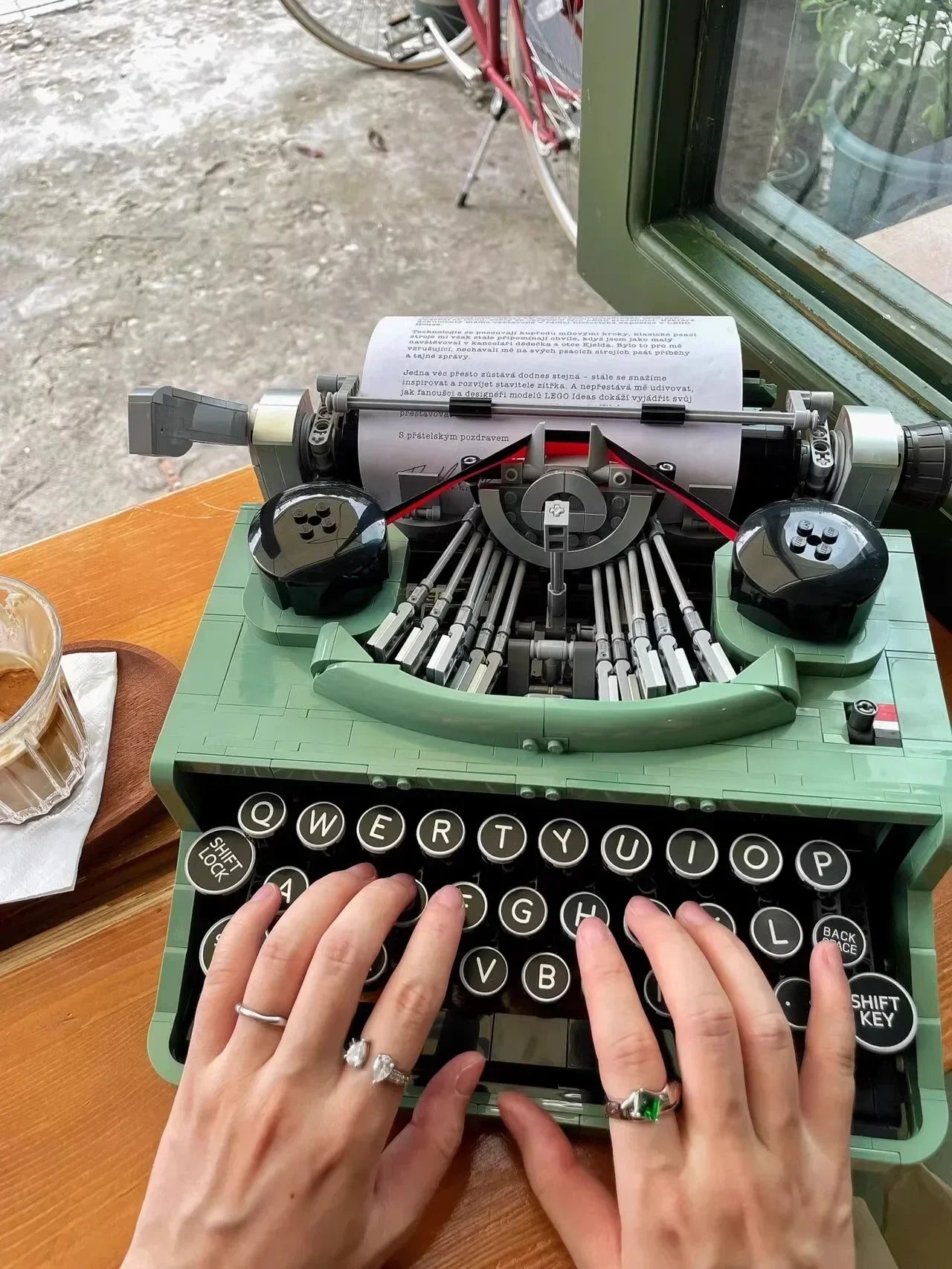 Retro Typewriter (2079 pieces)