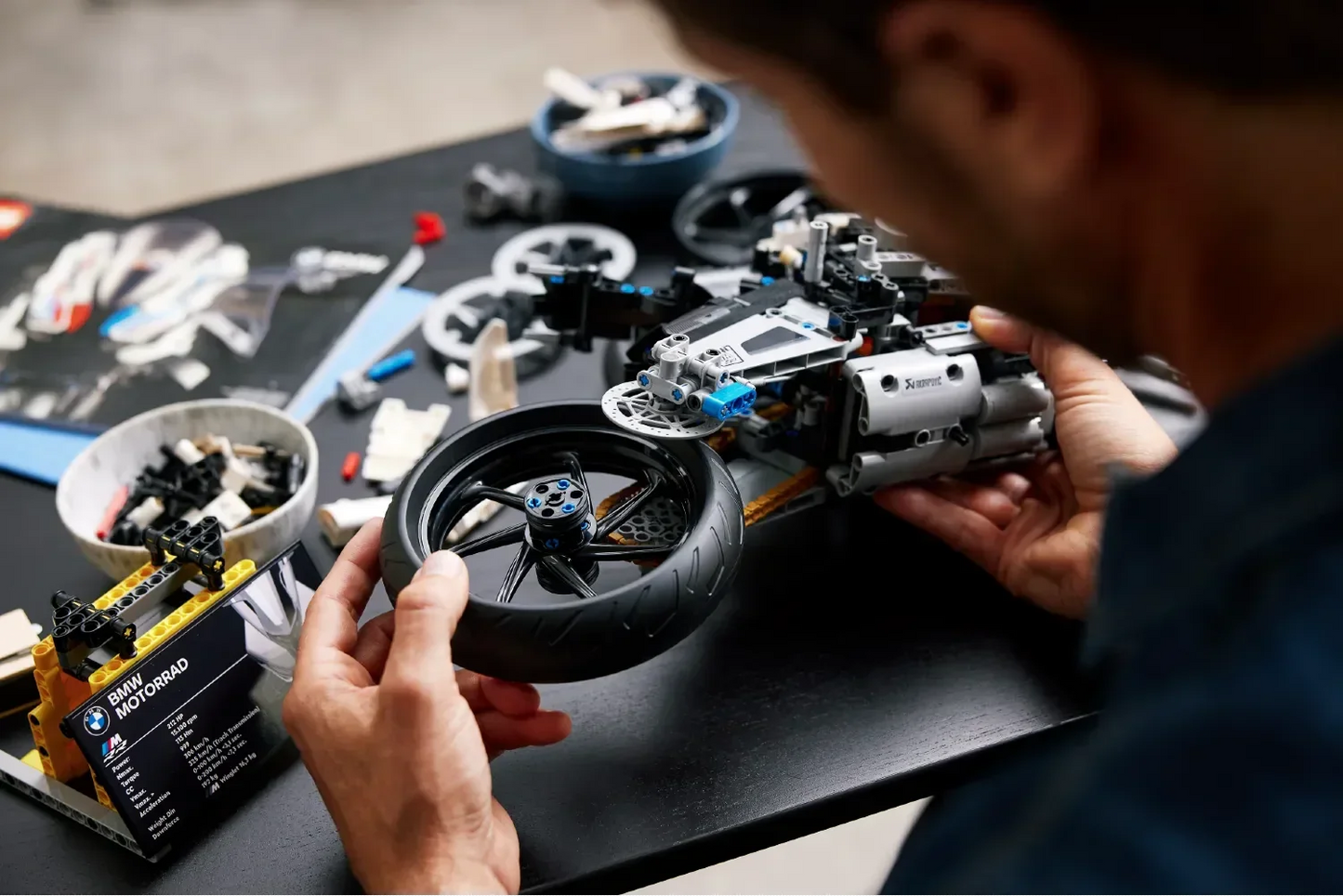 BMW M 1000 RR (1920 pieces)