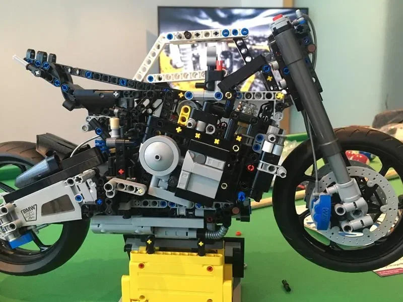 BMW M 1000 RR (1920 pieces)