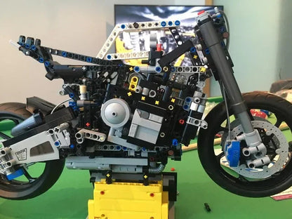 BMW M 1000 RR (1920 pieces)