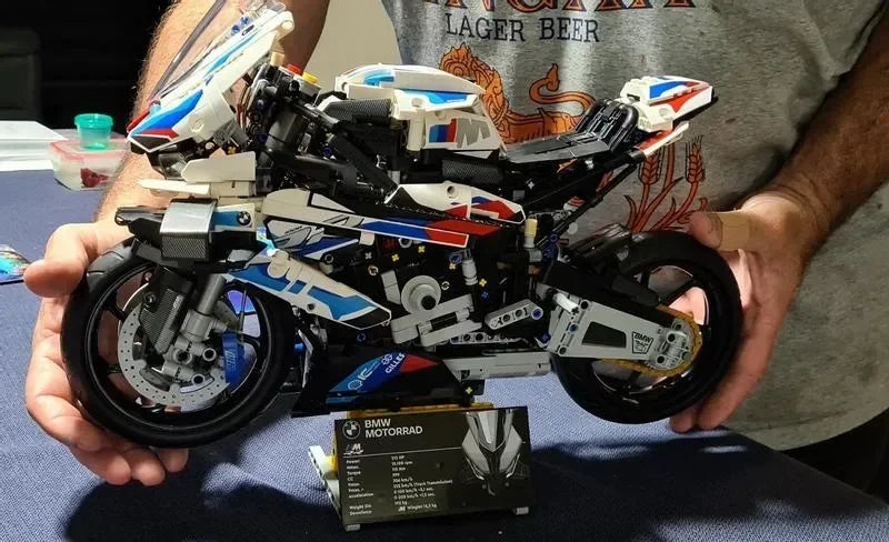BMW M 1000 RR (1920 pieces)