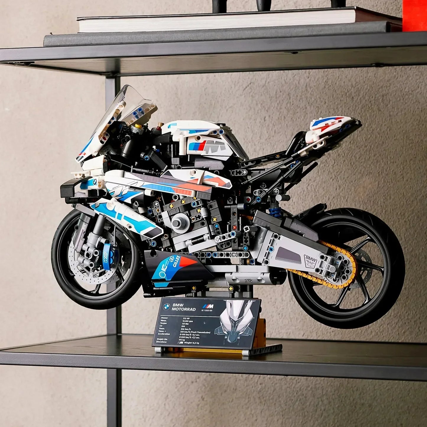 BMW M 1000 RR (1920 pieces)