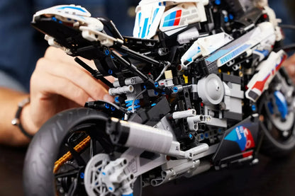 BMW M 1000 RR (1920 pieces)