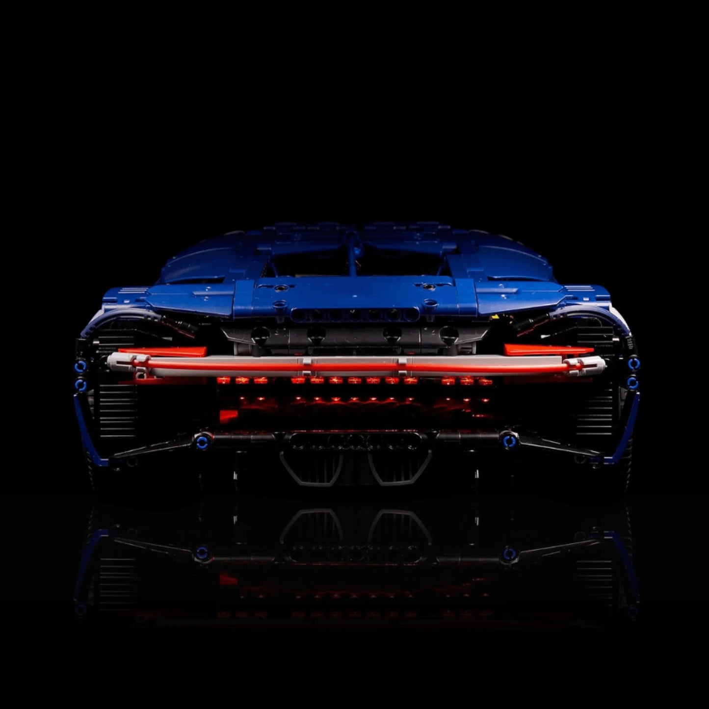 (57% OFF) Super Blue Bugatti Chiron with a W16 Engine and 56 cm in Length (3599 pieces)