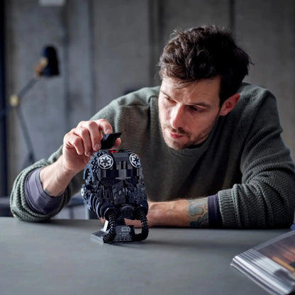 TIE Fighter Pilot Helmet (724 pieces)