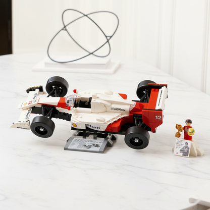 Formula 1 - McLaren MP4/4 + Ayrton Senna (693 pcs)
